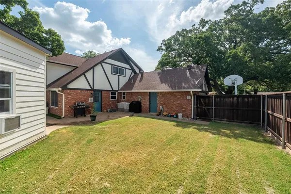 $450,000 | 2119 Prestonwood Drive, Arlington, TX 76012