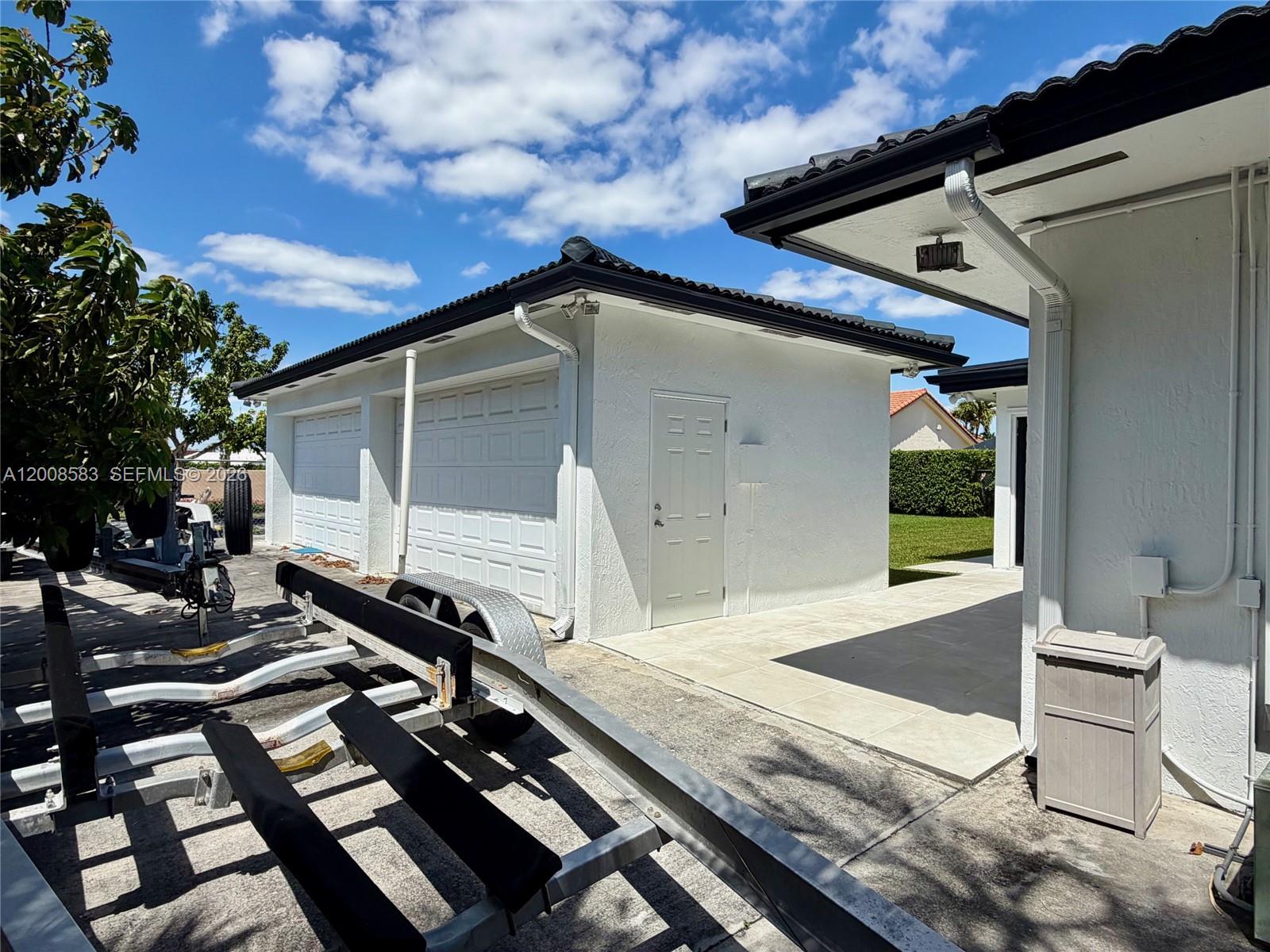 13431 Southwest 32nd Street Miami, FL 33165 - Photo 62 of 77 Back garages