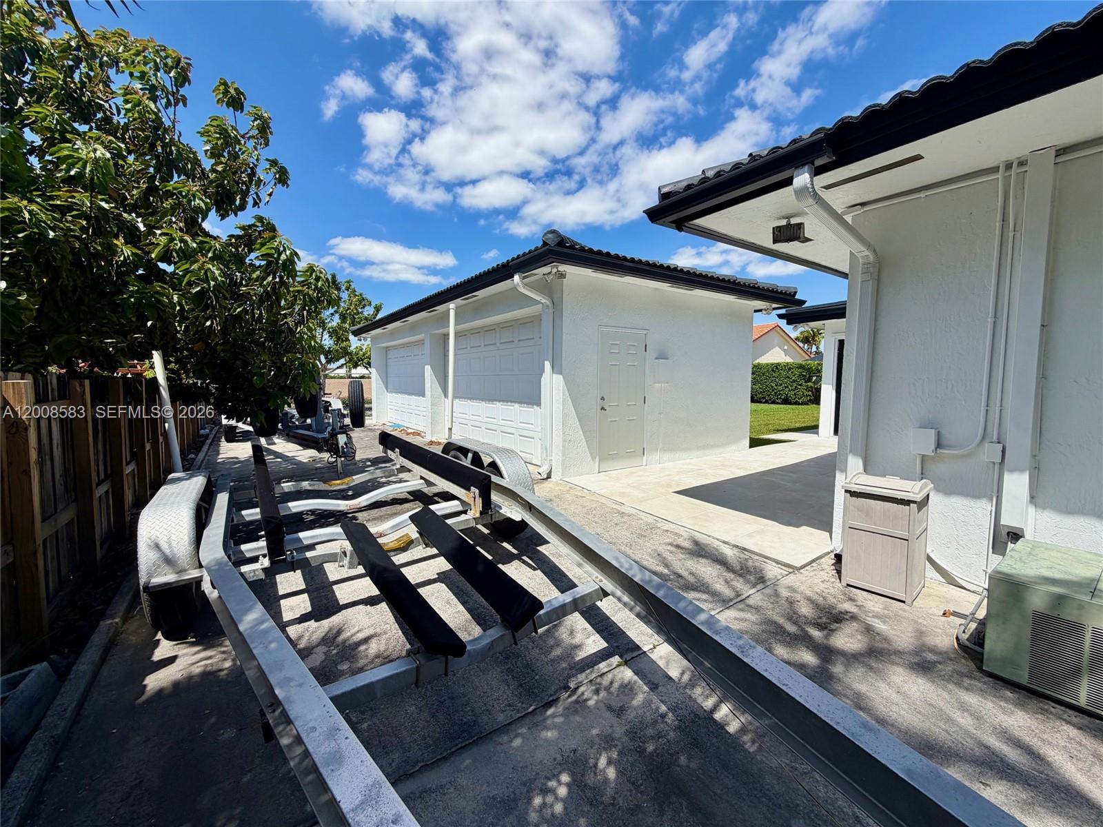 13431 Southwest 32nd Street Miami, FL 33165 - Photo 63 of 77 Back garages