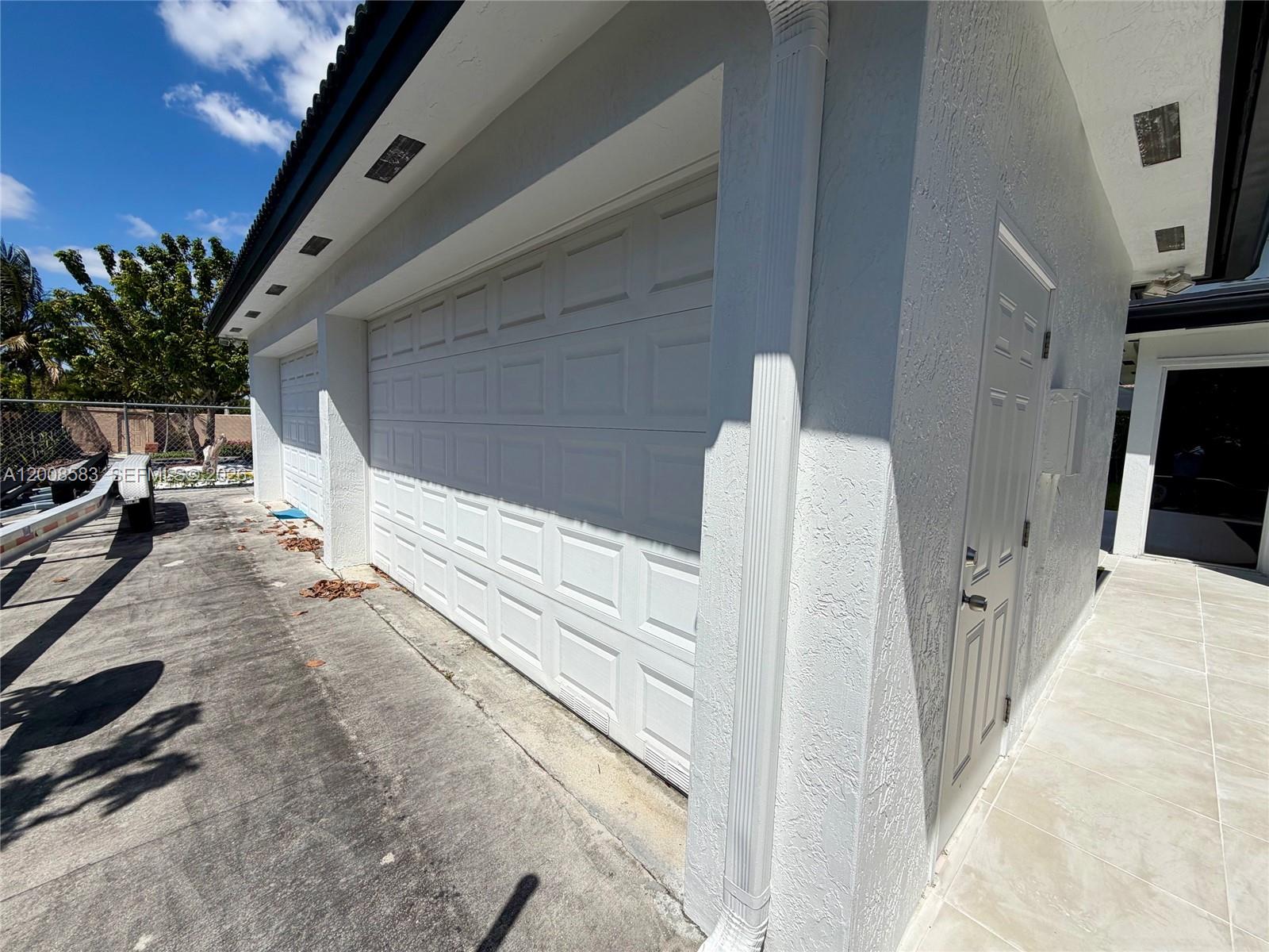 13431 Southwest 32nd Street Miami, FL 33165 - Photo 71 of 77 Back Garages
