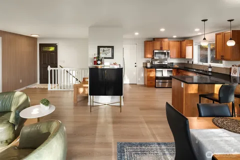 $950,000 | 17030 Tiger Mountain Road Southeast, Issaquah, WA 98027