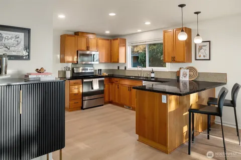 $950,000 | 17030 Tiger Mountain Road Southeast, Issaquah, WA 98027