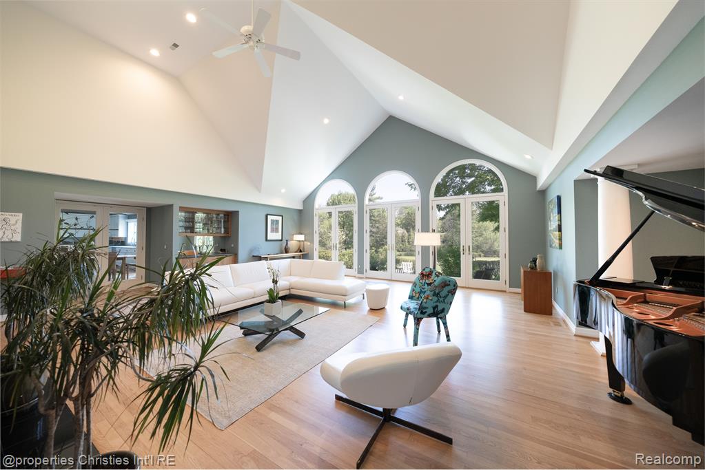 116 Endicott Road Bloomfield Hills, MI 48304 - Photo 11 of 77