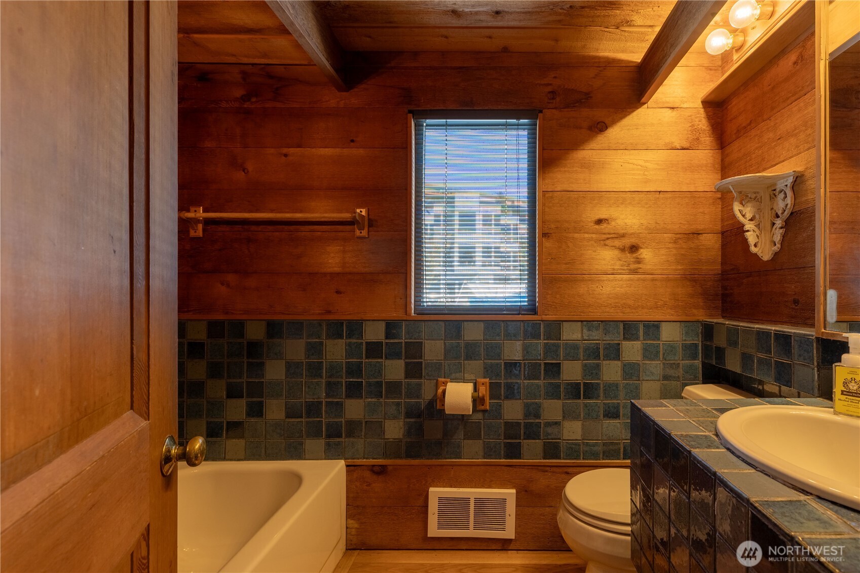 3123 Fairview Avenue East, Unit 2 Seattle, WA 98102 - Photo 25 of 39