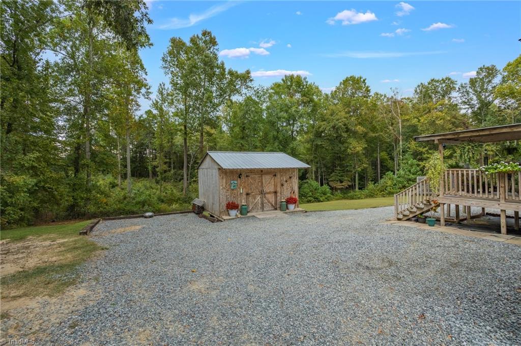357 Kanoy Road Thomasville, NC 27360 - Photo 9 of 32 Gallery Image 9