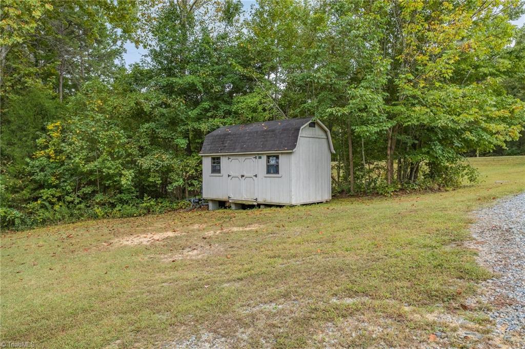 357 Kanoy Road Thomasville, NC 27360 - Photo 10 of 32 Gallery Image 10