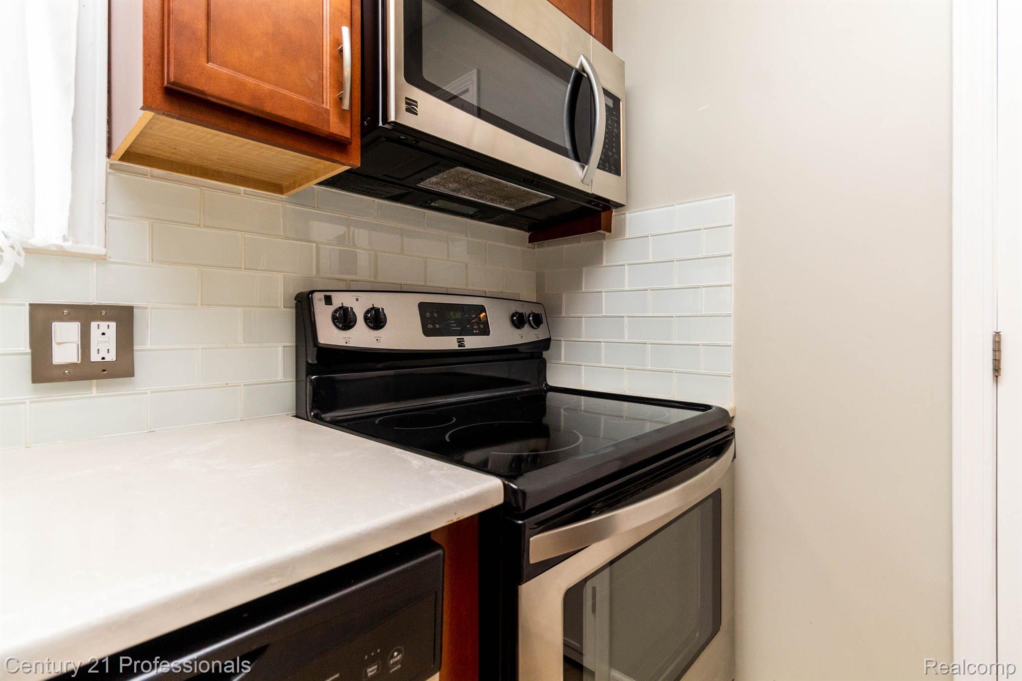4417 Amherst Road Royal Oak, MI 48073 - Photo 15 of 38 Gallery Image 15