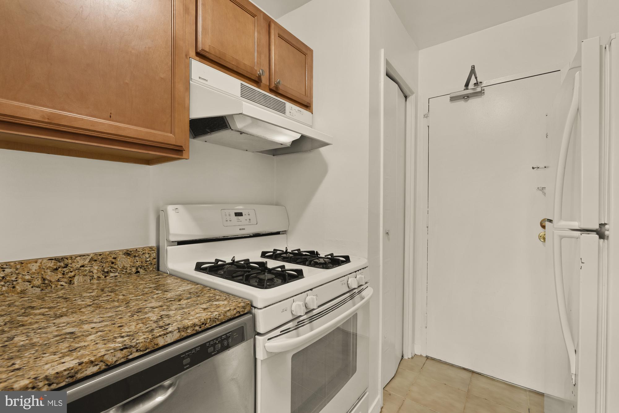 1900 Lyttonsville Road, Unit 818 Silver Spring, MD 20910 - Photo 17 of 28