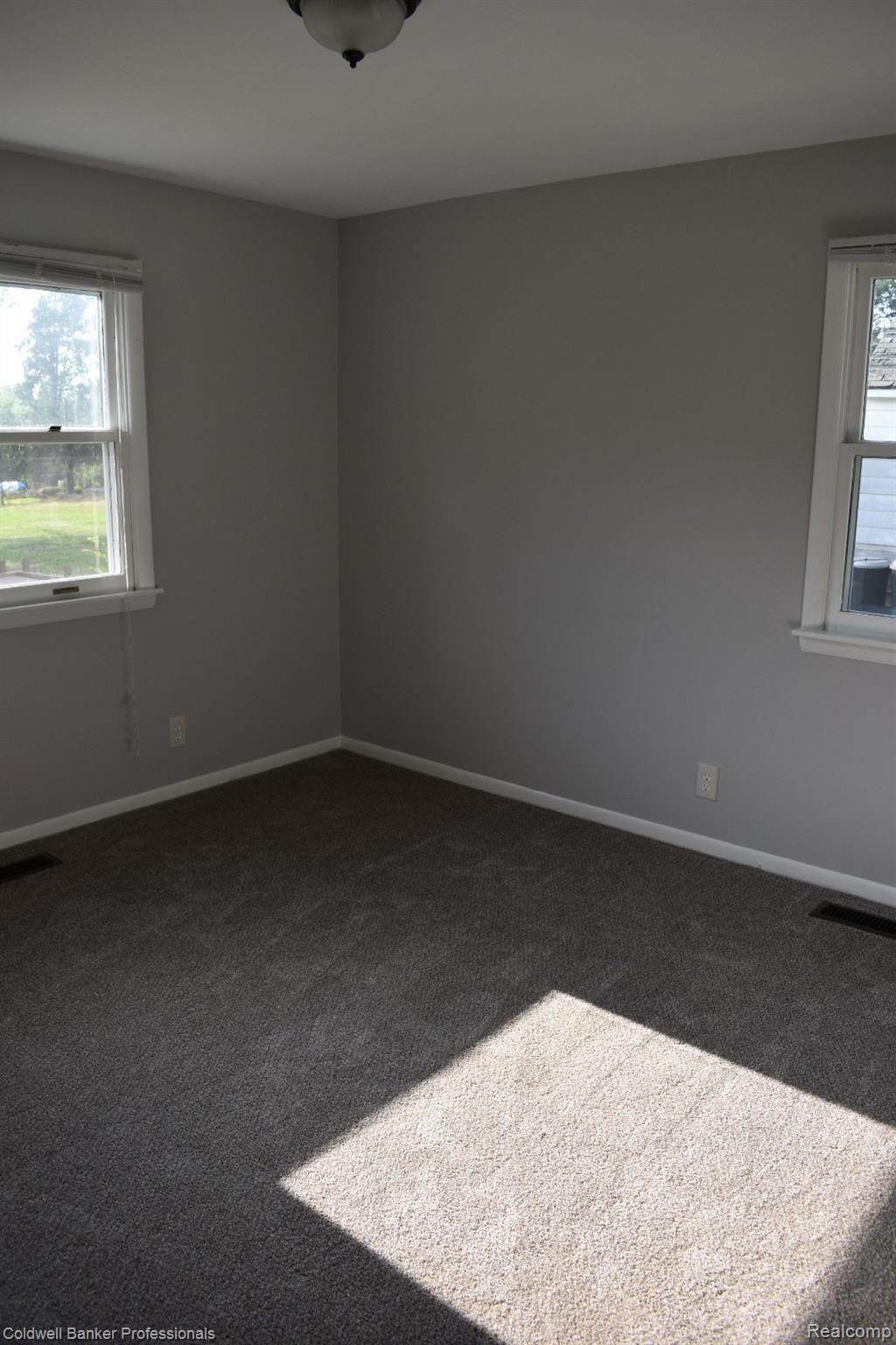 11184 Fenton Road Fenton, MI 48430 - Photo 12 of 19 DSC_0274.JPG