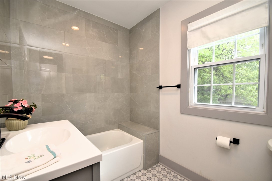 2195 Edgerton Road Cleveland, OH 44118 - Photo 32 of 46 Gallery Image 32