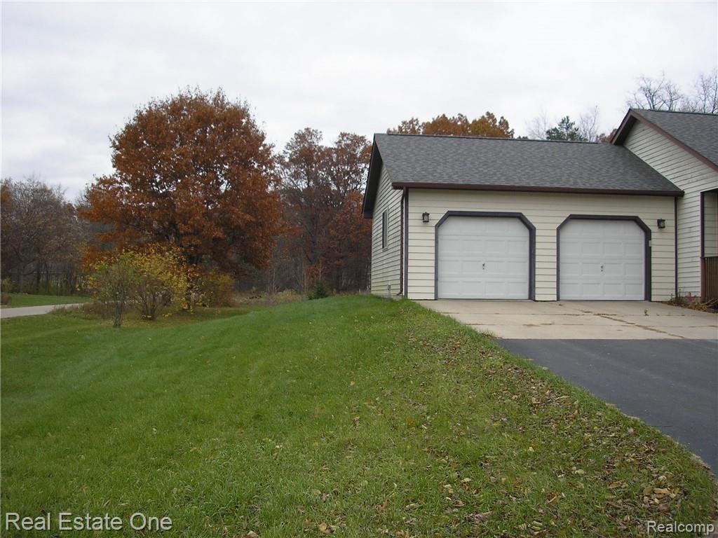124 North Baldwin Road Oxford, MI 48371 - Photo 35 of 39 P1010150.JPG