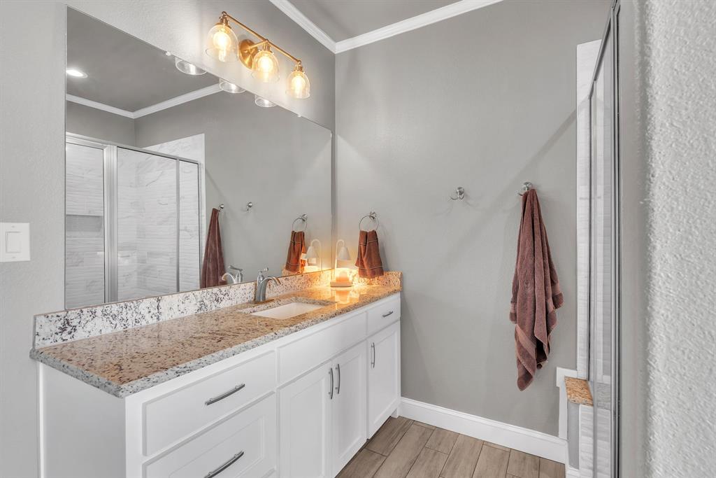 7609 Carter Ranch Road Azle, TX 76020 - Photo 22 of 38 Double vanities in primary bath