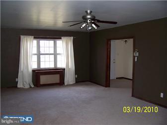 284 County House Road Clarksboro, NJ 08020 - Photo 3 of 12 Living Room