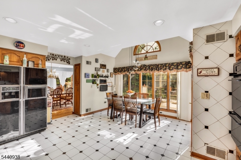 10 Loriann Road Warren, NJ 07059 - Photo 8 of 34