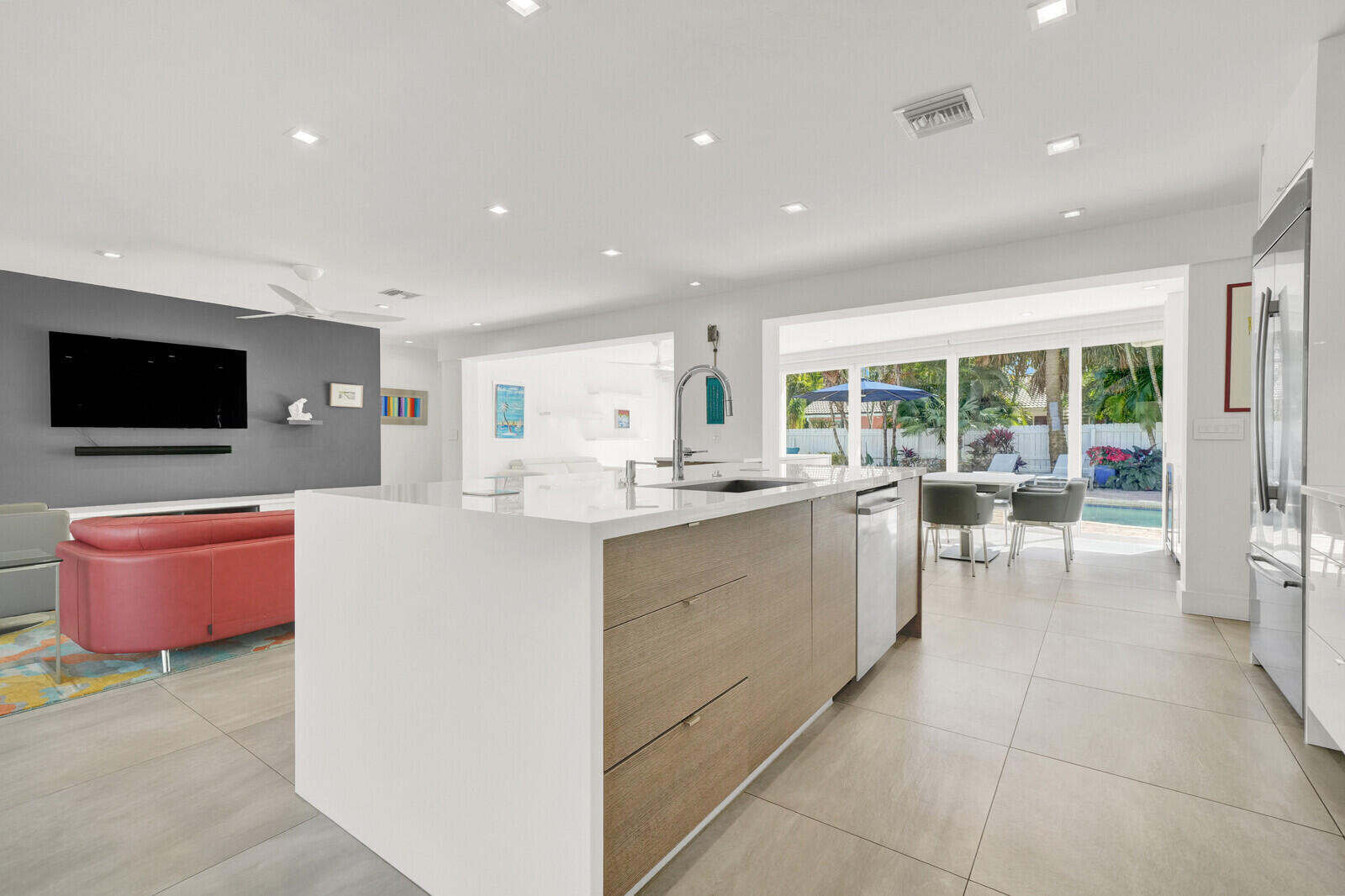 1199 Dolphin Road Singer Island, FL 33404 - Photo 8 of 60 07_Image_7_mls