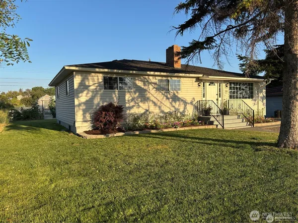 $299,800 | 1534 North Buell Drive, Moses Lake, WA 98837