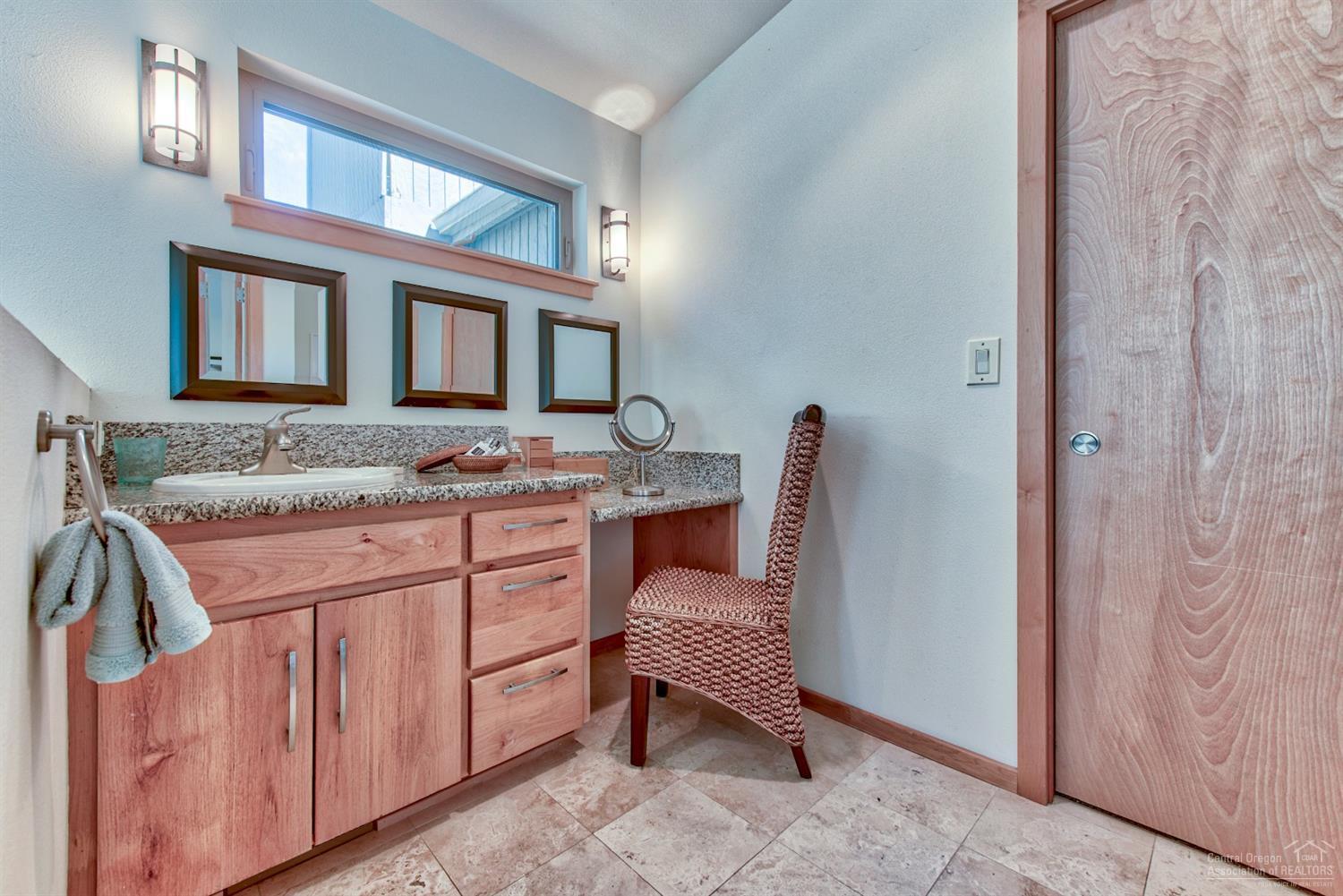 697 Northwest Silver Buckle Road Bend, OR 97703 - Photo 23 of 25 Gallery Image 23