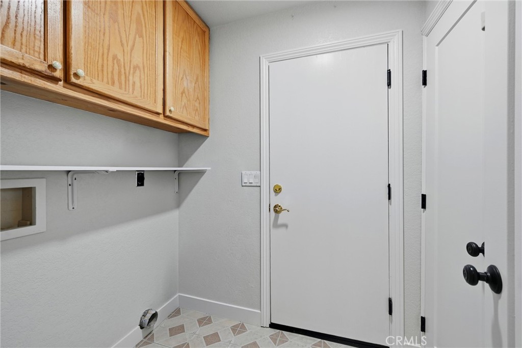 18669 Deer Hill Road Hidden Valley Lake, CA 95467 - Photo 32 of 40 Laundry