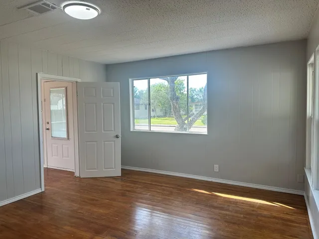 $1,350 | 918 West 5th Street, Unit 1, Freeport, TX 77541