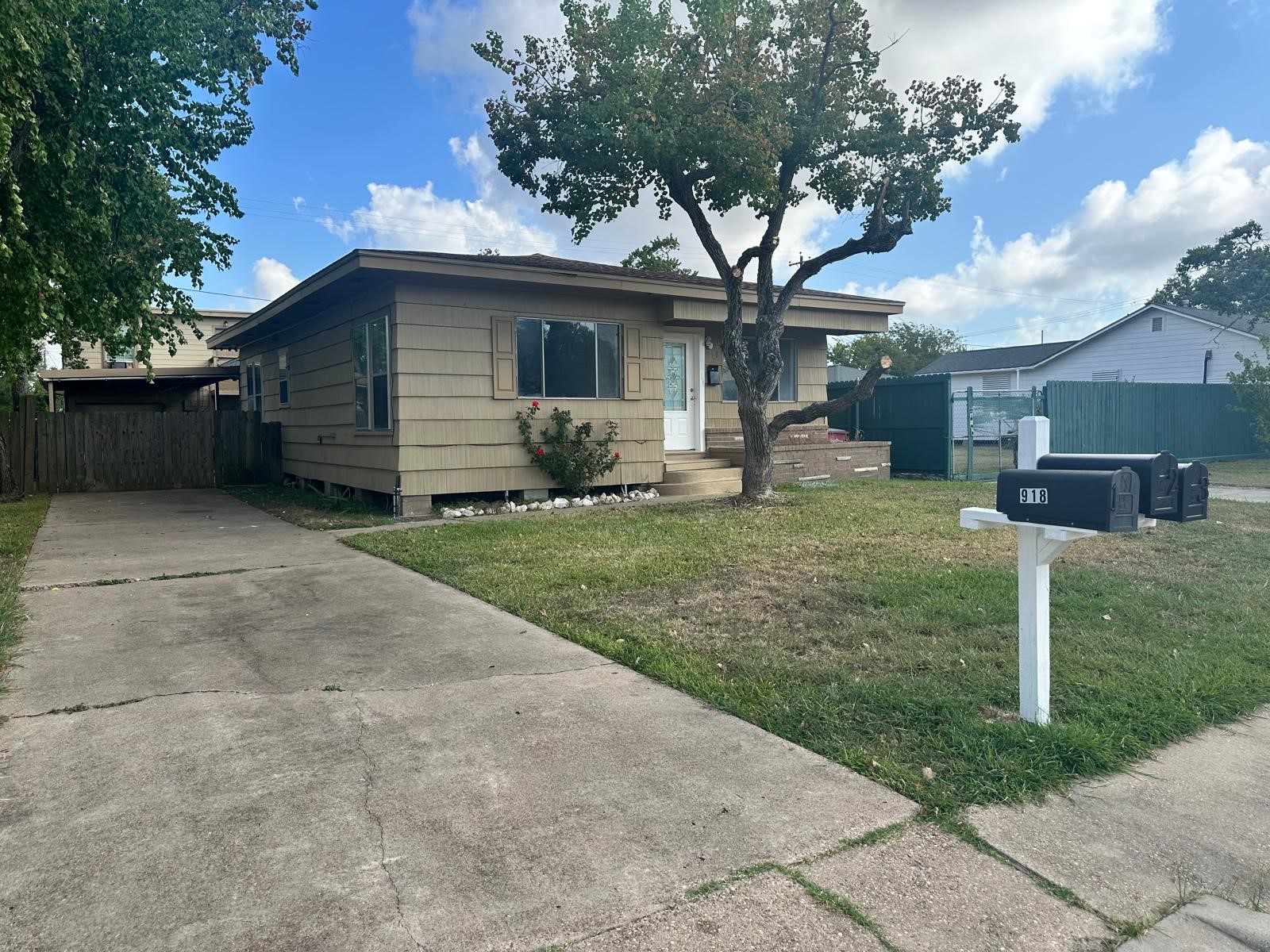 918 West 5th Street, Unit 1 Freeport, TX 77541 - Photo 2 of 21 a front view of house with yard and green space