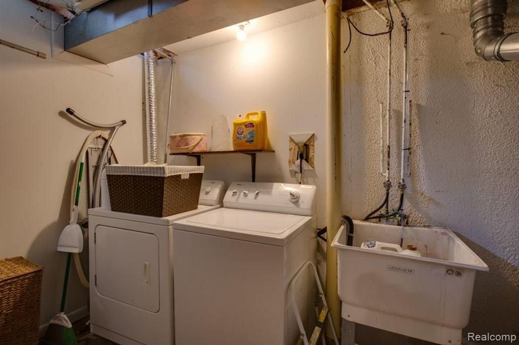 1402 Crescent Lane, Unit 330 Rochester Hills, MI 48306 - Photo 26 of 32