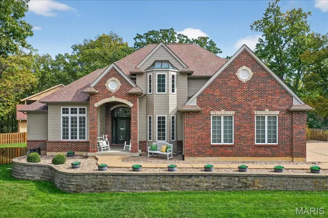 $675,000 | 1516 Redbriar Drive, High Ridge, MO 63049