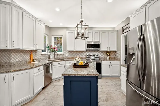 $675,000 | 1516 Redbriar Drive, High Ridge, MO 63049