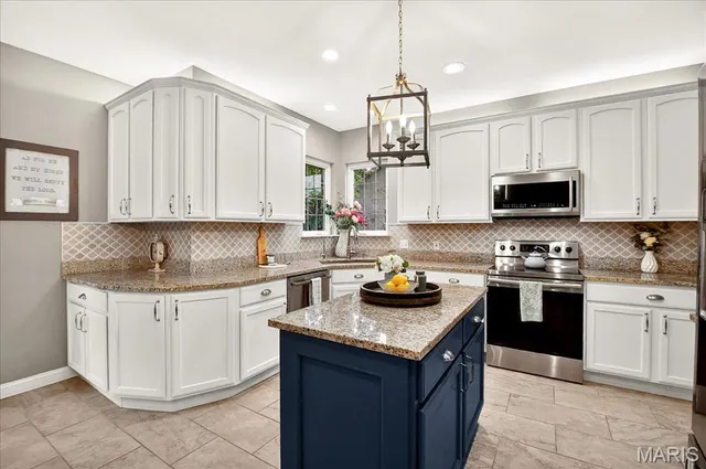 $675,000 | 1516 Redbriar Drive, High Ridge, MO 63049