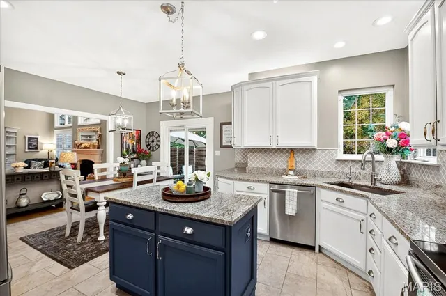 $675,000 | 1516 Redbriar Drive, High Ridge, MO 63049