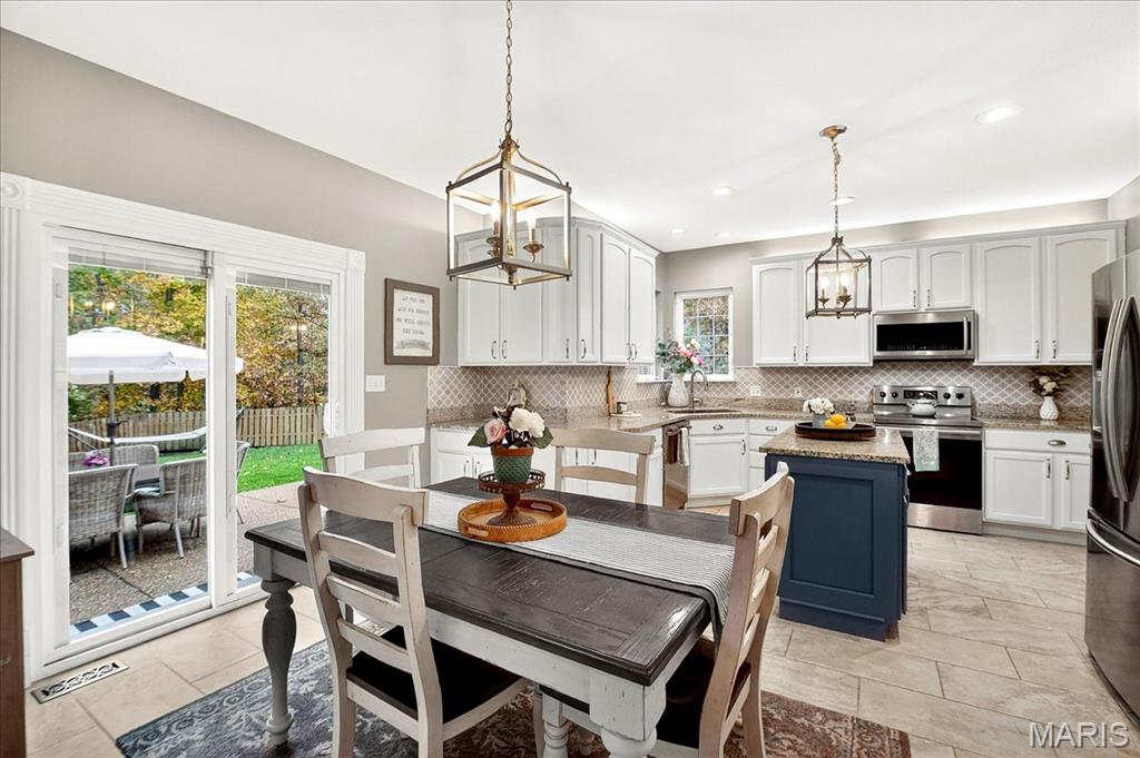 1516 Redbriar Drive High Ridge, MO 63049 - Photo 17 of 57