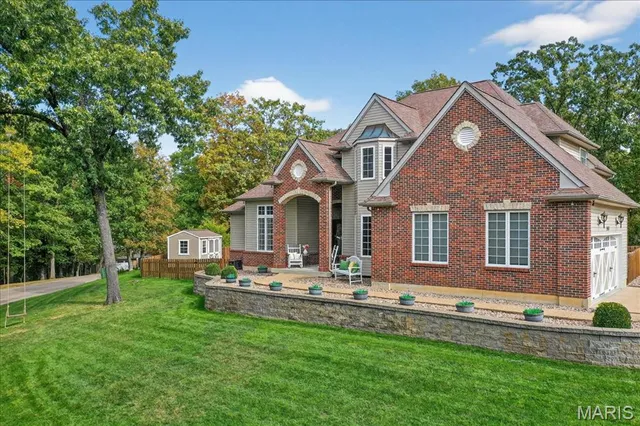 $675,000 | 1516 Redbriar Drive, High Ridge, MO 63049