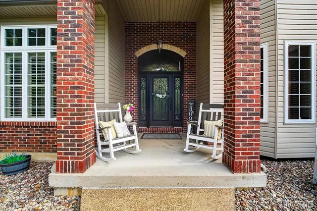 $675,000 | 1516 Redbriar Drive, High Ridge, MO 63049