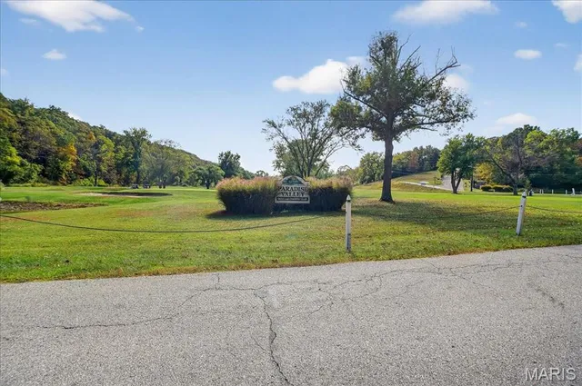 $675,000 | 1516 Redbriar Drive, High Ridge, MO 63049