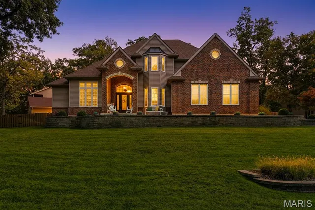 $675,000 | 1516 Redbriar Drive, High Ridge, MO 63049