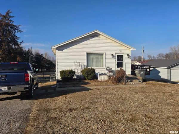 $67,500 | 735 West 3rd Street, Dallas City, IL 62330