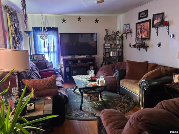 $67,500 | 735 West 3rd Street, Dallas City, IL 62330