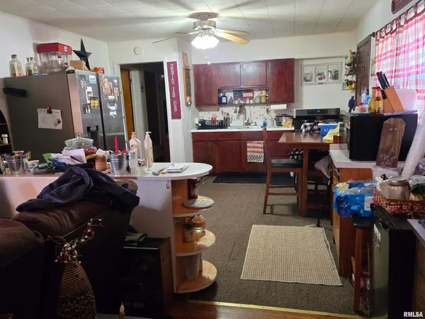 $67,500 | 735 West 3rd Street, Dallas City, IL 62330