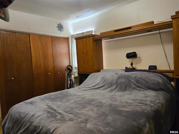 $67,500 | 735 West 3rd Street, Dallas City, IL 62330