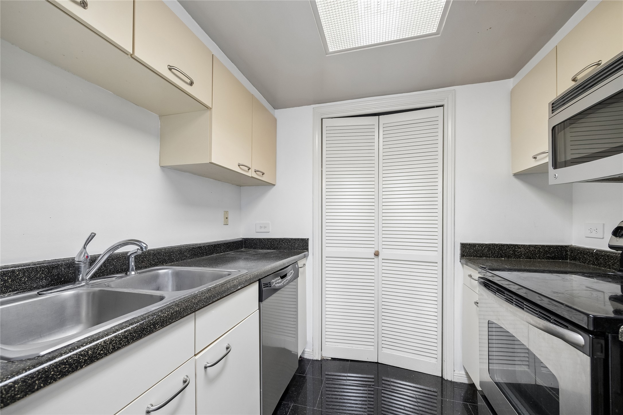 3525 Sage Road, Unit 713 Houston, TX 77056 - Photo 15 of 24