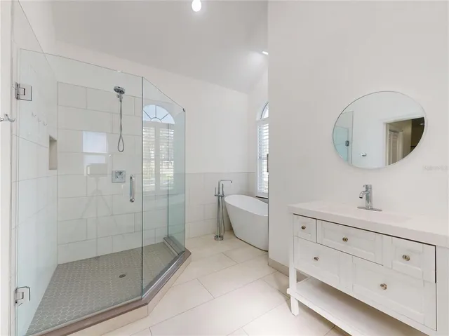 a view of utility room with washer and dryer