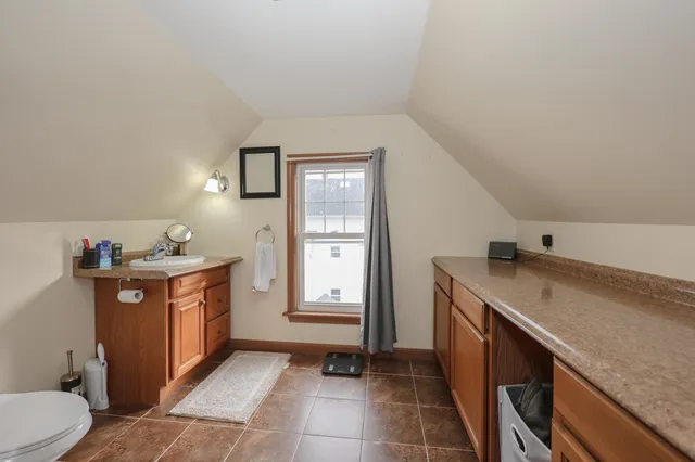 $3,600 | 331 East High Street, Manchester, NH 03104