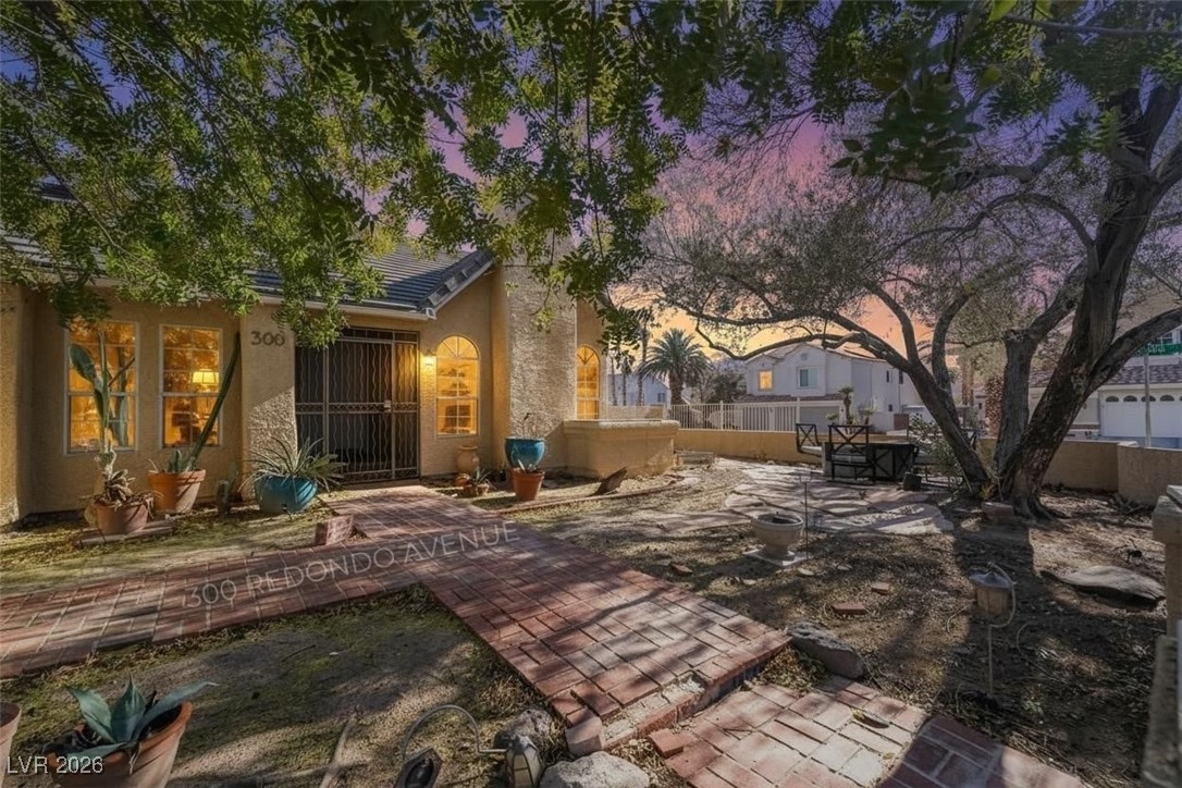 300 Redondo Street Henderson, NV 89014 - Photo 2 of 29 View of patio / terrace