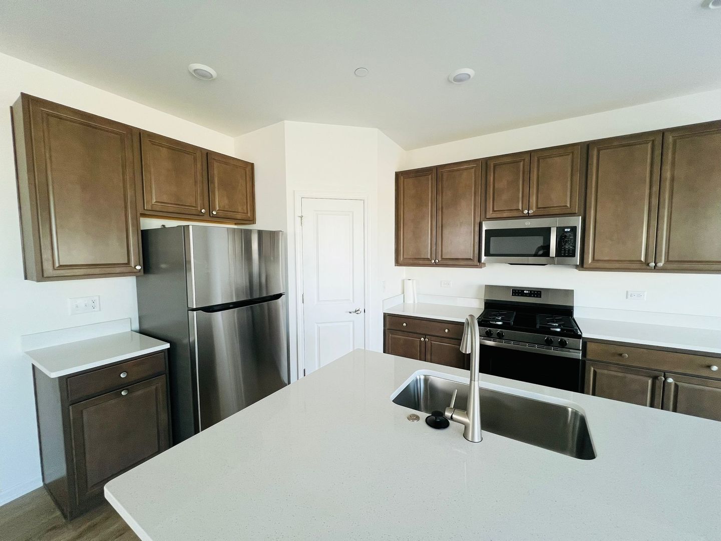 128 Henderson Street Oswego, IL 60543 - Photo 4 of 13