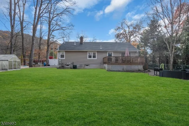 $475,000 | 3 Roger Drive, Andover, NJ 07821