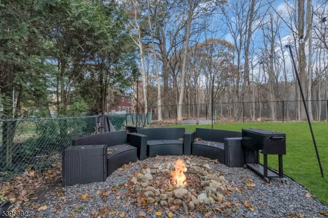 $475,000 | 3 Roger Drive, Andover, NJ 07821