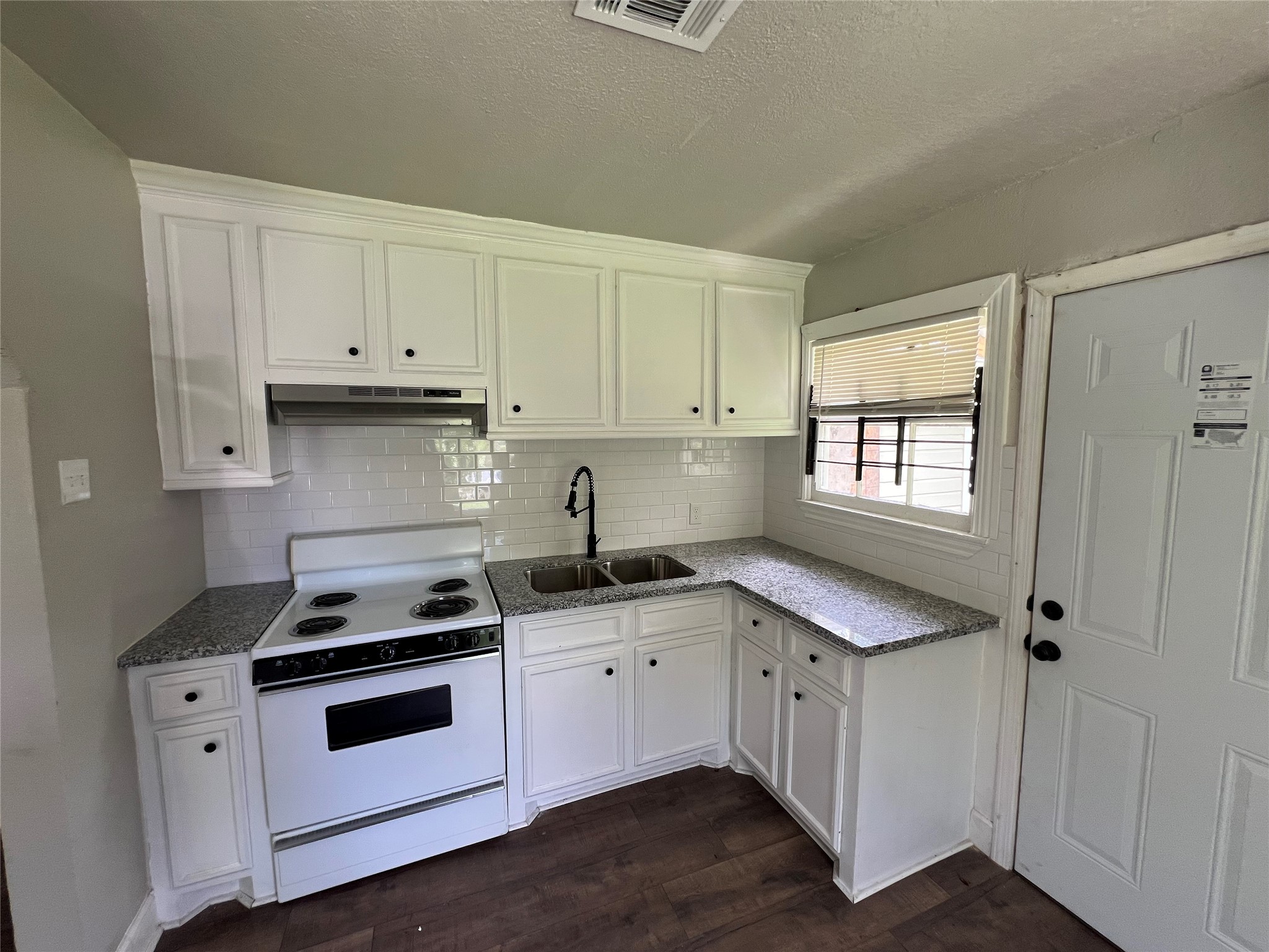 5034 Rapido Road Houston, TX 77033 - Photo 4 of 10 Gallery Image 4