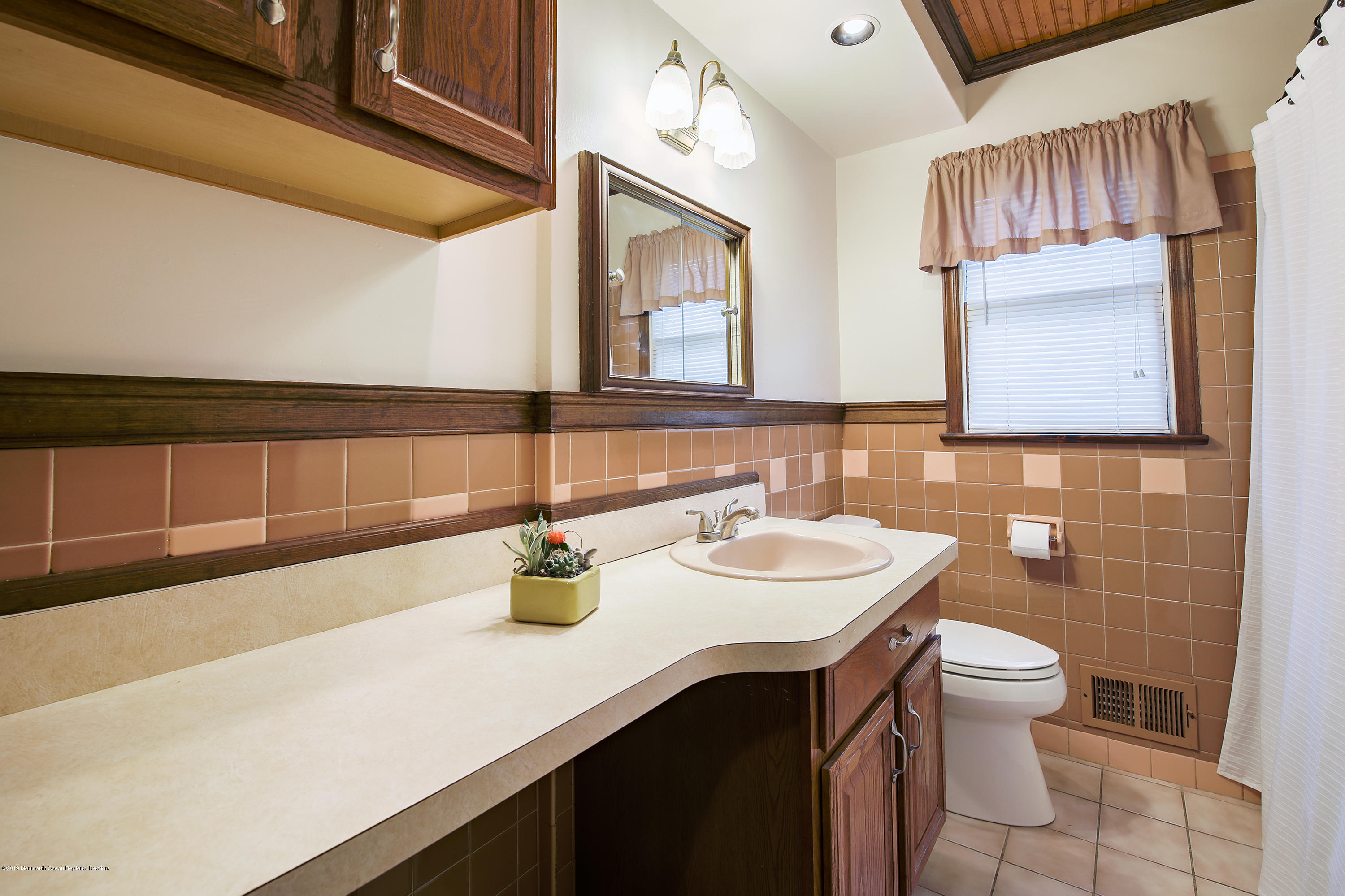 7 Overhill Road Matawan, NJ 07747 - Photo 14 of 19 FullBath