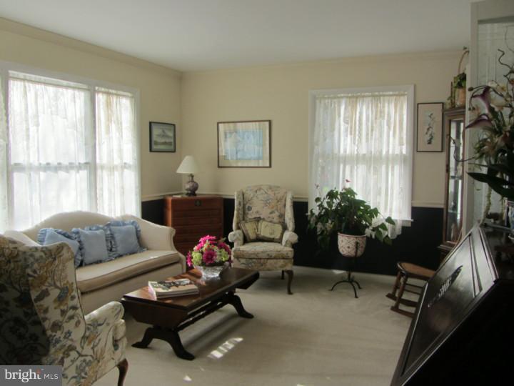 3 Pomona Court Cinnaminson, NJ 08077 - Photo 2 of 24 Living Room