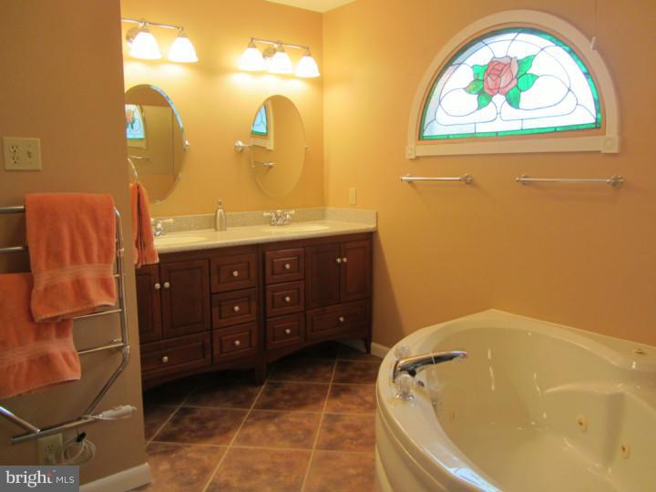 3 Pomona Court Cinnaminson, NJ 08077 - Photo 14 of 24 Master Bathroom