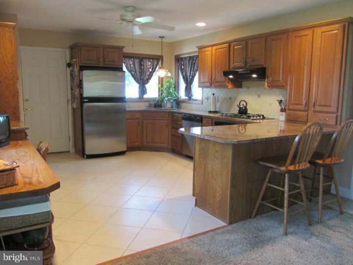 3 Pomona Court Cinnaminson, NJ 08077 - Photo 5 of 24 Kitchen